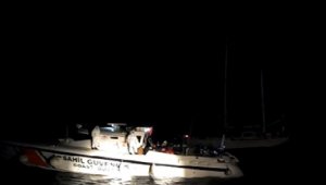 Çanakkale açıklarında 65 düzensiz göçmen kurtarıldı