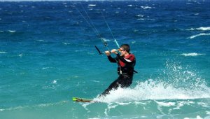 Çeşme'de Şubat ayında sörf keyfi