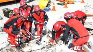 Çiğli'de mahalle arama ve kurtarma ekipleri kuruluyor