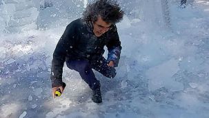 Dekan, üzerine düşen buz parçalarıyla yaralandı