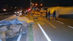 Devrilen tır, Aydın-Denizli karayolunu ulaşıma kapadı