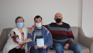 Engelli Hüseyin kaybetmediği umudunu kitap sayfalarına döktü