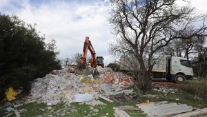 Gaziemir'de 2 günde 480 ton moloz toplandı