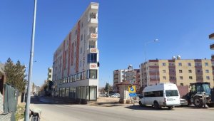 Gören bir kez daha bakıyor