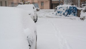 Hakkari'de kar yaptı yapacağını: 162 yol ulaşıma kapandı
