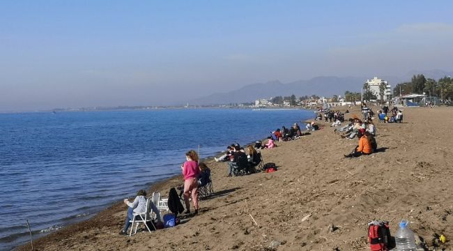 Havalar ısındı, İzmir'de plaj ve parklar doldu