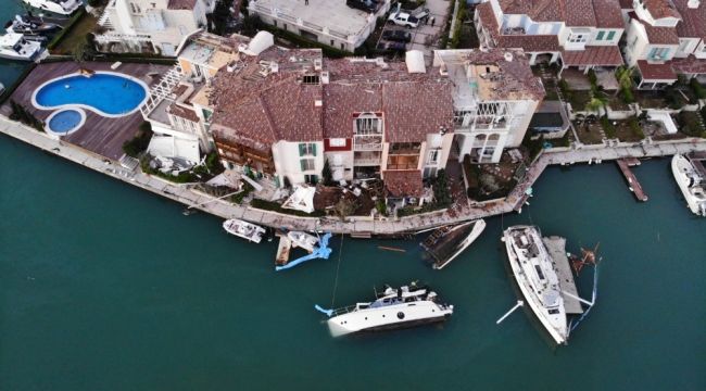  Çeşme'de bomba patlamış gibi görüntü oluştu