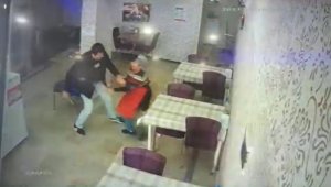 İndirim alamayınca, kadın işletmeciyi bıçaklayarak öldürdü