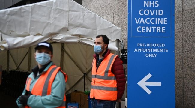 İngiltere'de son 24 saatte Covid-19'a bağlı 406 can kaybı