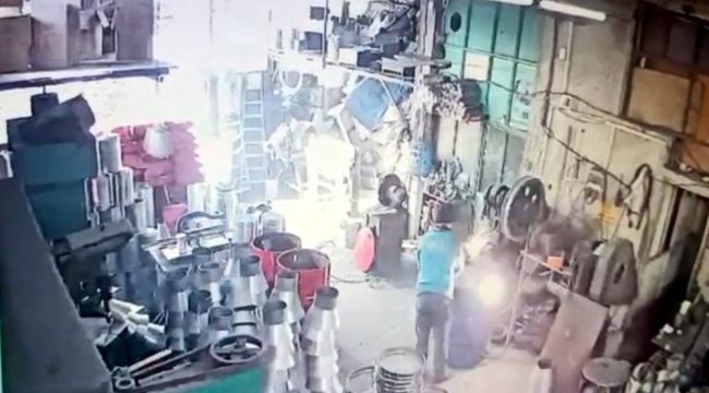İşçinin ölümüne sebep olan yağ varilinin patlama anı kamerada