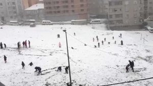 İstanbul beyaza bürününce çocuklar kısıtlamayı unuttu