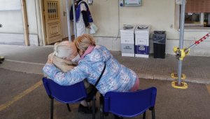 İtalya'da son 24 saatte Covid-19'a bağlı 422 can kaybı