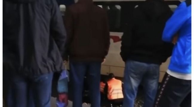 İZBAN treninin önüne atladı