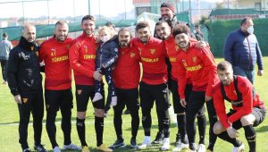 İzmir depreminin sembolü Ayda, Göztepe antrenmanında