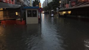 İzmir sele teslim! Mecbur olmayan sokağa çıkmasın