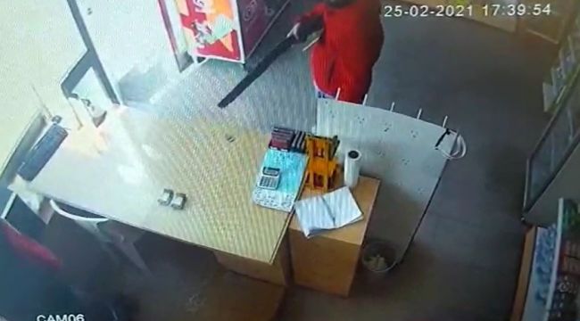 İzmir'de benzin istasyonundaki pompalı tüfekli soygun kamerada