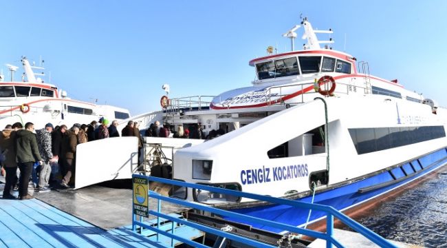 İzmir'de deniz ulaşımına fırtına engeli