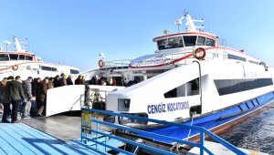 İzmir'de deniz ulaşımına fırtına engeli