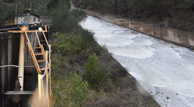 İzmir'de doluluk oranı yüzde 100'e ulaşan barajlarda tahliye işlemi