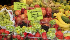 İzmir'de erik, çeyrek altını solladı