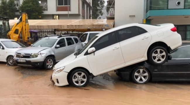Vali Köşger ve Başkan Çalkaya sel bölgesinde incelemede bulundu