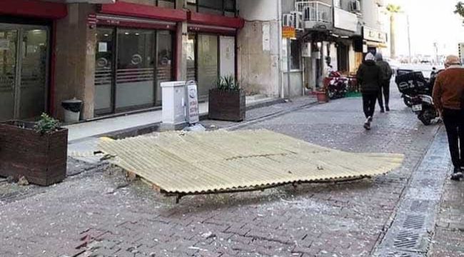 İzmir'deki fırtına dehşeti: Sitenin kamelyası havaya uçtu