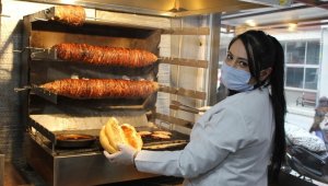 İzmir'in kadın kokoreççisi