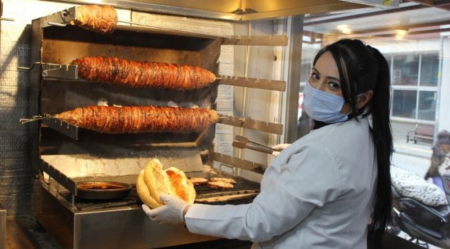 İzmir'in kadın kokoreççisi