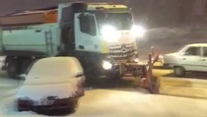 Karda kayan araçların imdadına yetiştiler