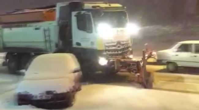 Karda kayan araçların imdadına yetiştiler