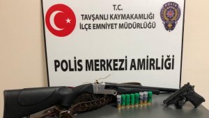 Kısıtlama denetiminde polise tüfekle yakalandı