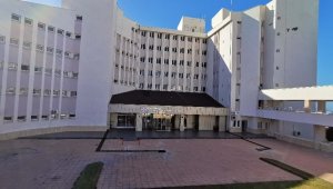 Kuşadası'ndaki uygulama oteli ve otelcilik lisesi yıkılıyor