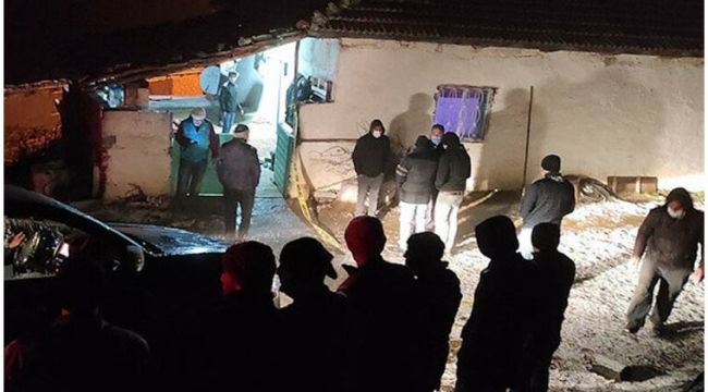 Manisa'da aile faciasında ölen 3 kişi toprağa verildi