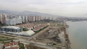 Mavişehir'de denizin içine set çekiliyor