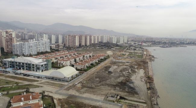 Mavişehir'de denizin içine set çekiliyor