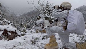 Mehmetçik için kar kış farketmez