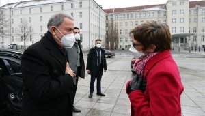 Milli Savunma Bakanı Akar, mevkidaşı Karrenbauer ile görüştü