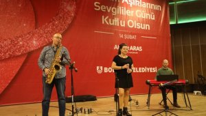 Müziğe hasret kalan sanatçılar sahneden inmek bilmedi