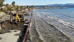 Sahil kumları gitmesin diye set kurdular