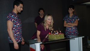 Şebnem Schaefer'a çekim sırasında sürpriz doğum günü