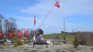 Şehidin babası istedi, oğlunun kabri aydınlatıldı