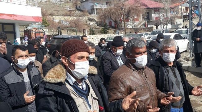 Sevgililer Günü'nde öldürülen kadın toprağa verildi