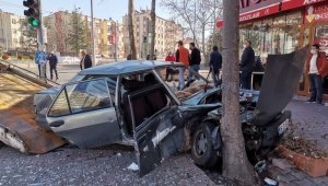 Sokağa çıkma kısıtlamasında feci kaza: 3 yaralı