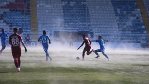 Stadın zemin ısıtması çalışınca ilginç görüntüler ortaya çıktı