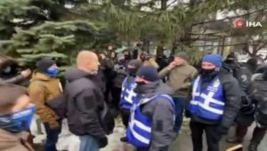 Ukrayna'da Rus yanlısı televizyon kanallarının kapatılması için protesto