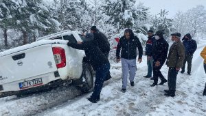 Yolda kalan sürücülerin yardımına jandarma yetişti