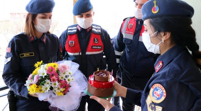 Yozgat jandarmasından 50 yıllık evli çifte anlamlı sürpriz