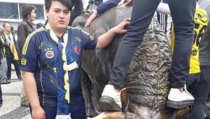 22 yaşında korona virüsten hayatını kaybetti