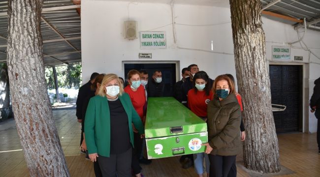 Ağabeyinin öldürdüğü hamile kadının tabutunu kadınlar taşıdı