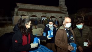 Aliağa Belediyesinden kandil simidi ikramı